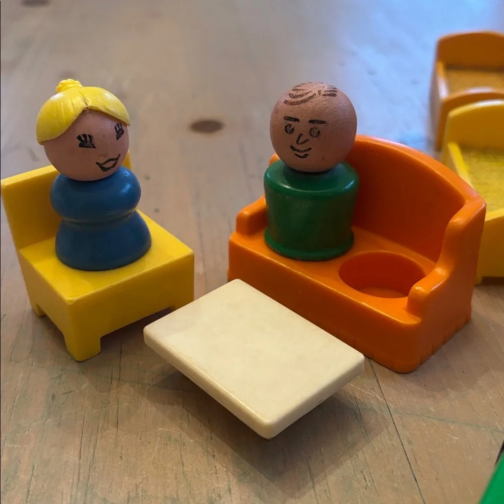 Fisher Price Little People with various pieces - Picture 2 of 7